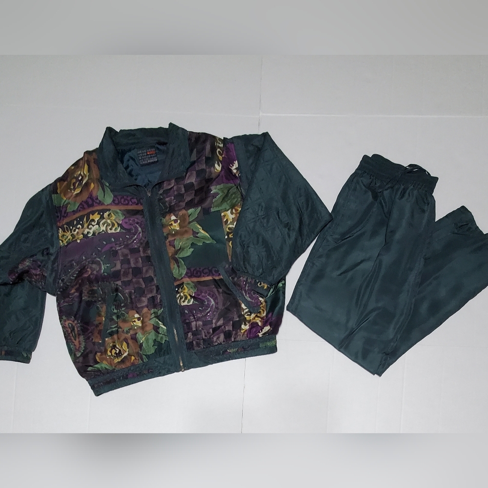 100% silk jogging pant suit. Vintage.